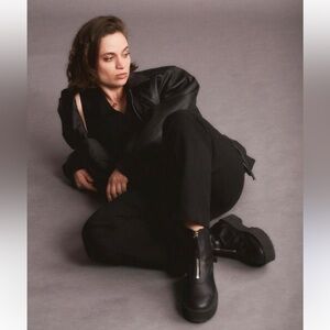 H &M Chunky Zip Front Black Woman’s  Sz 8 Platform Ankle  Boot   Lug Sole Grunge